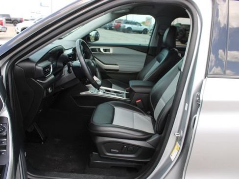 Used 2023 Ford Explorer XLT w/ Equipment Group 202A RWD image 15