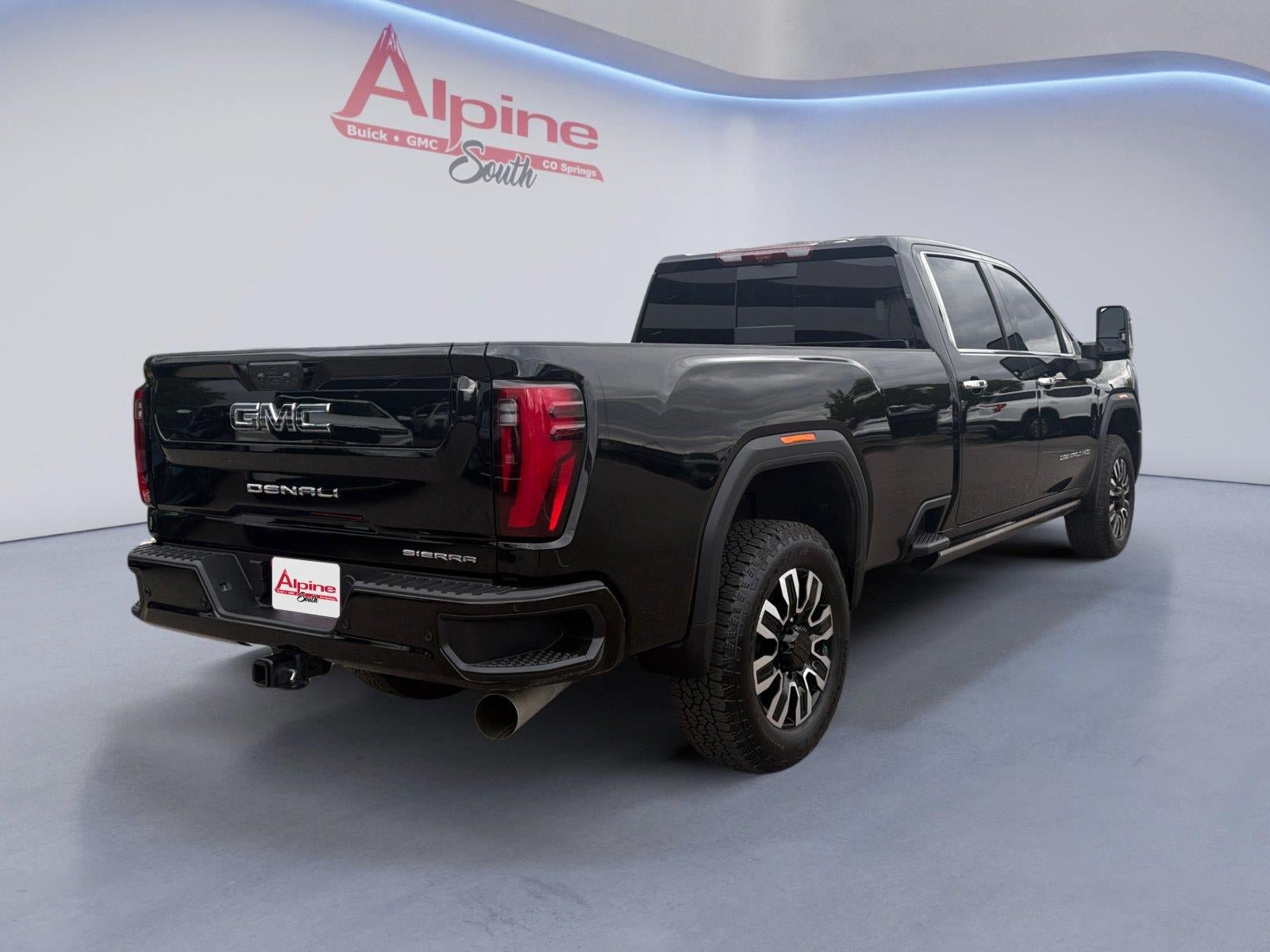 Used 2026 GMC Sierra 2500 Denali Ultimate w/ LPO, Black Badging Package AWD/4WD image 5