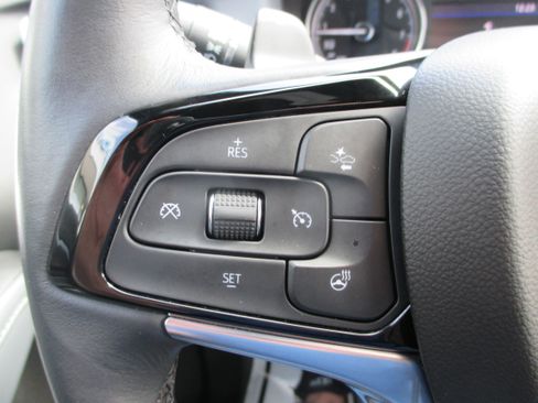 Used 2024 Buick Enclave Essence w/ Sport Touring Edition image 27