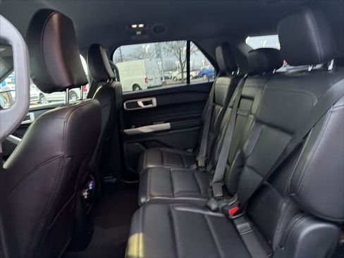 Used 2021 Ford Explorer XLT w/ Equipment Group 202A image 17