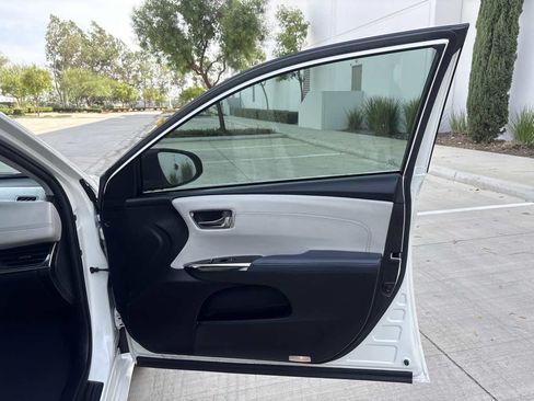 Used 2014 Toyota Avalon XLE Touring FWD image 15