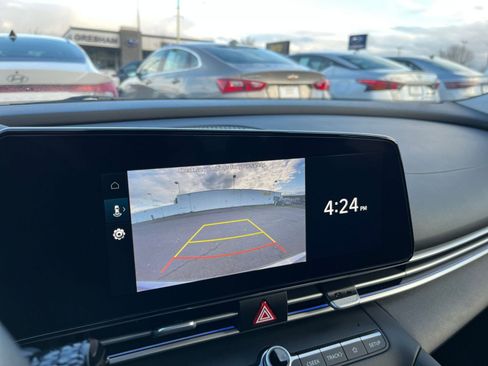 Used 2025 Hyundai Elantra SEL image 17