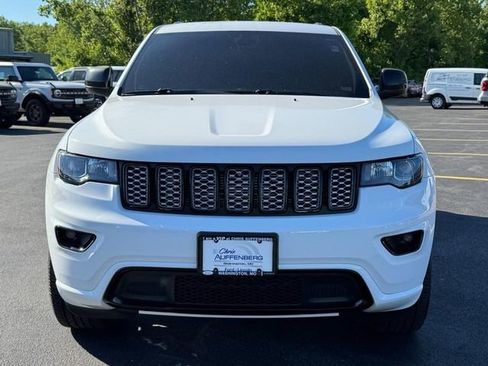 Used 2018 Jeep Grand Cherokee Altitude AWD/4WD image 9
