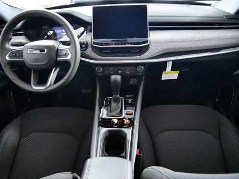 Used 2024 Jeep Compass Sport image 6