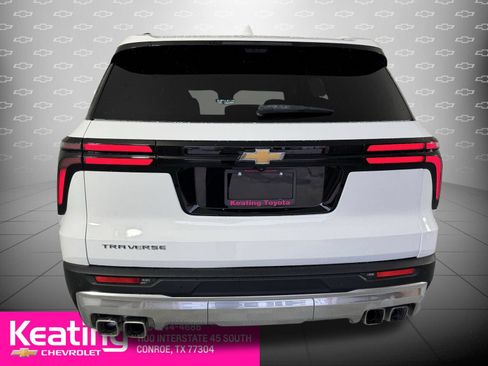 Used 2026 Chevrolet Traverse LT w/ Driver Confidence Package FWD image 7