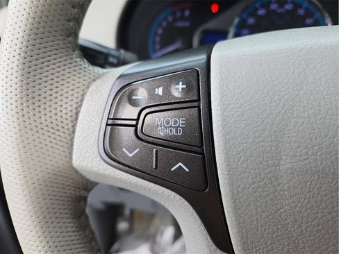 Used 2012 Toyota Sienna XLE image 23