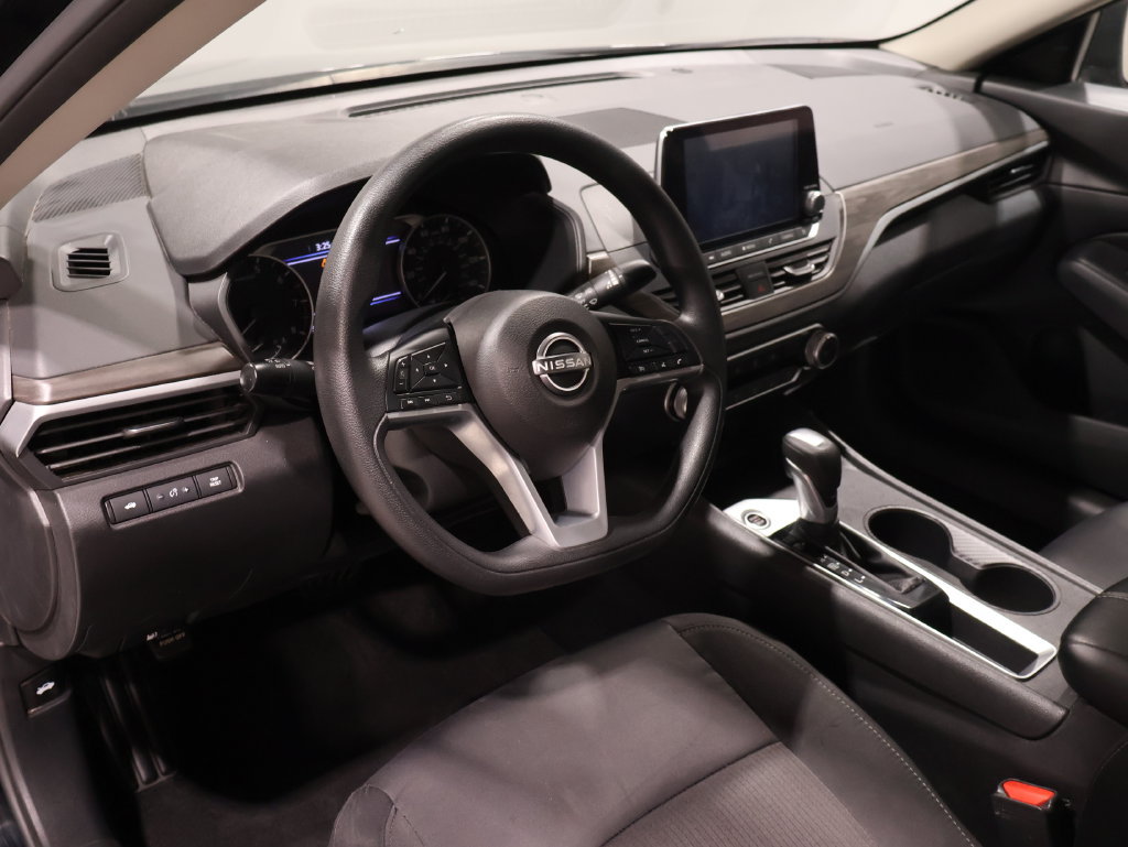 Used 2025 Nissan Altima 2.5 SV FWD image 15