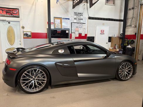 Used 2017 Audi R8 V10 plus image 4