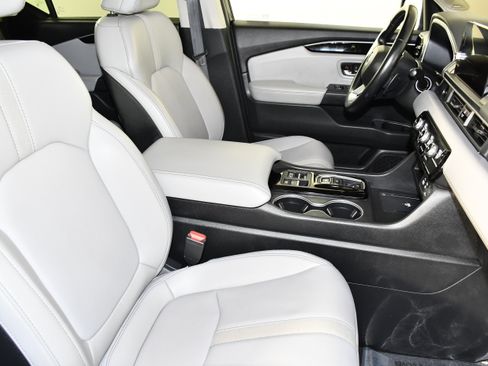 Used 2025 Honda Pilot Touring image 42