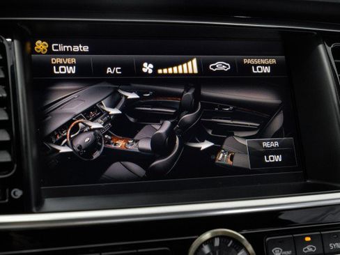 Used 2015 Kia K900 Luxury RWD image 35