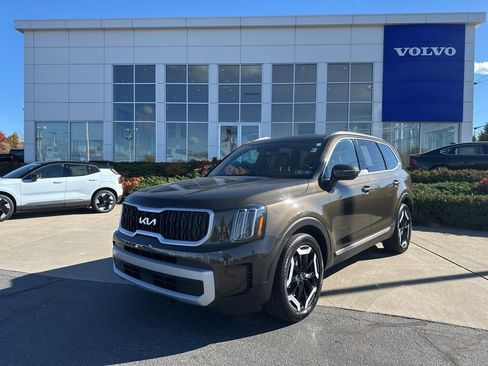 Used 2024 Kia Telluride EX w/ EX Captain's Chair Package image 46