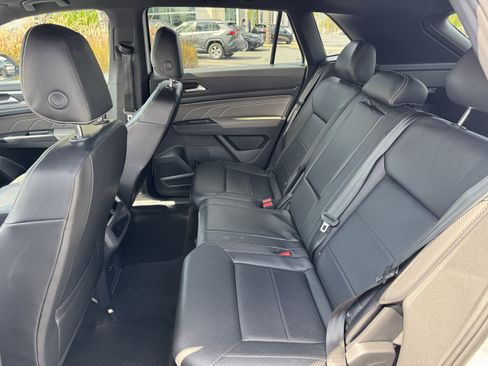 Used 2021 Volkswagen Atlas Cross Sport SE w/ Panoramic Sunroof Package FWD image 32
