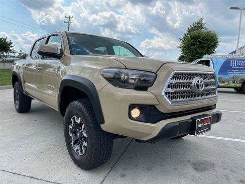 Used 2017 Toyota Tacoma TRD Off-Road w/ Tow Package (A/T) AWD/4WD image 64