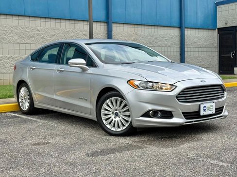 Used 2015 Ford Fusion SE w/ Equipment Group 502A FWD image 3