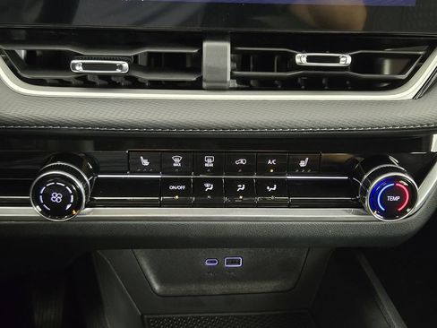 New 2026 Chevrolet Equinox LT w/ Midnight Edition FWD image 19
