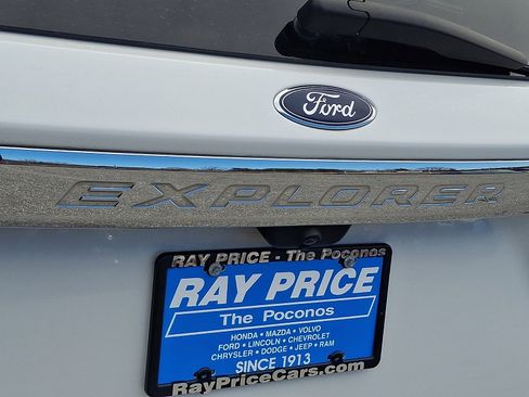 Certified 2022 Ford Explorer Limited w/ Limited Technology Package image 33