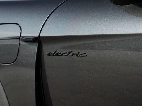 Certified 2025 Porsche Taycan 4S AWD/4WD image 10