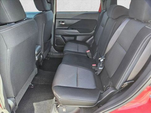 Used 2018 Mitsubishi Outlander SE image 17