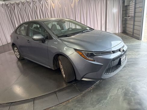 Used 2021 Toyota Corolla LE FWD image 2