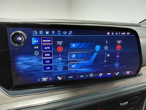 Used 2025 Chevrolet Suburban Z71 image 36