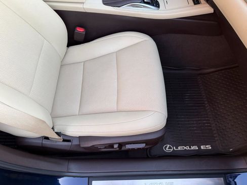 Used 2018 Lexus ES 350 w/ Navigation System Package image 18