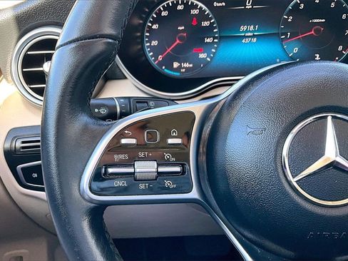 Used 2022 Mercedes-Benz GLC 300 4MATIC image 5