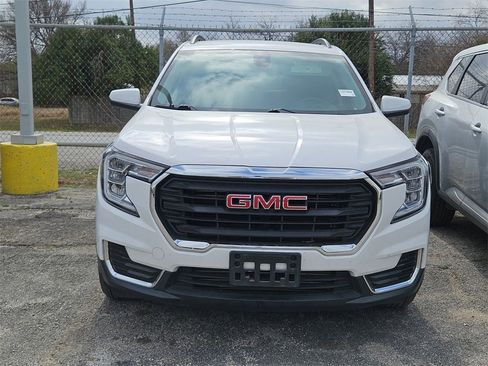 Used 2022 GMC Terrain SLE w/ Driver Convenience Package image 5