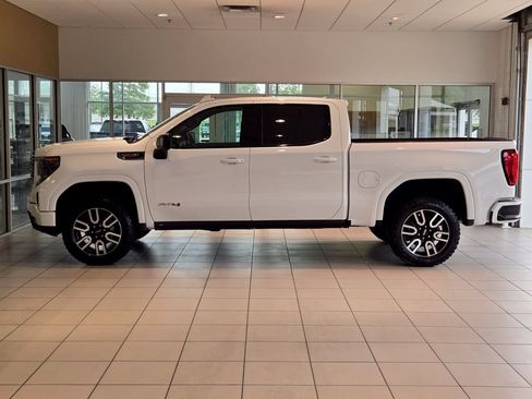 Used 2024 GMC Sierra 1500 AT4 w/ Technology Package AWD/4WD image 4