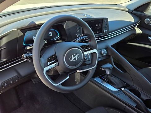 Used 2026 Hyundai Elantra SE FWD image 9