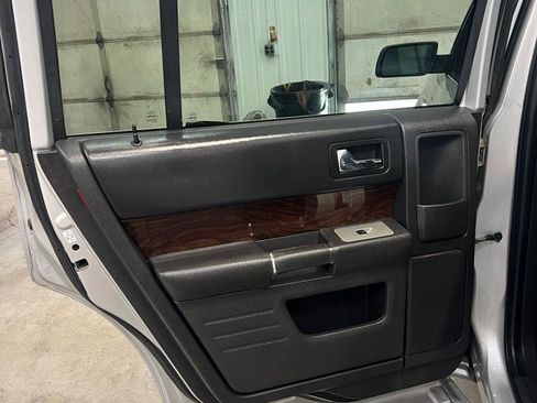Used 2011 Ford Flex SEL FWD image 23