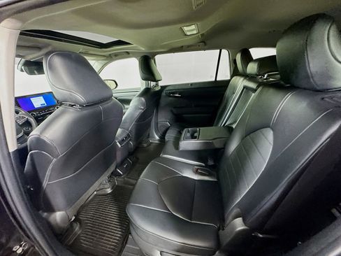 Certified 2024 Toyota Highlander XLE image 22