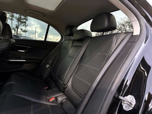 Used 2023 Mercedes-Benz C 300 Sedan image 12