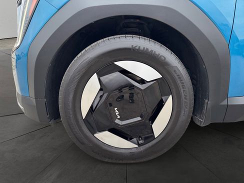 Used 2024 Kia EV9 Wind image 14