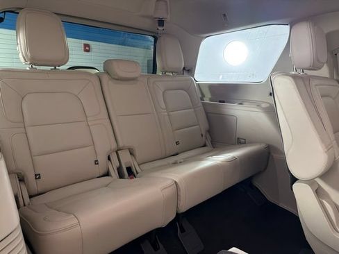 Used 2018 Lincoln Navigator Select w/ Technology Package RWD image 35