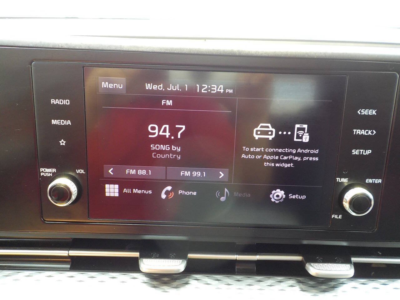 Used 2022 Kia Carnival LX FWD image 16