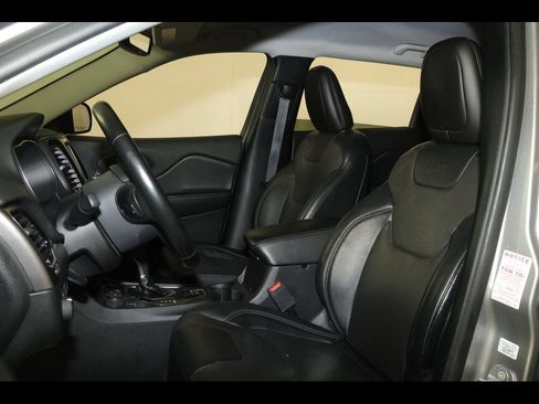 Used 2020 Jeep Cherokee Limited AWD/4WD image 3