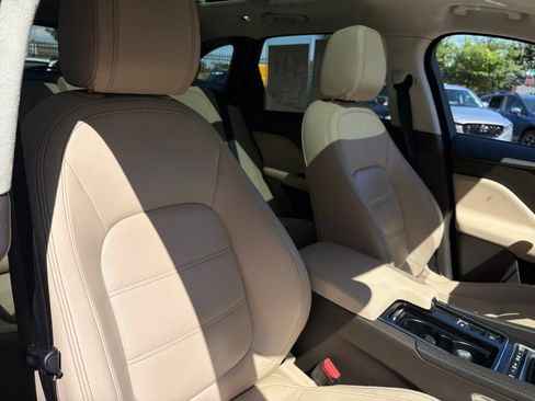 Used 2019 Jaguar F-PACE Prestige AWD/4WD image 29