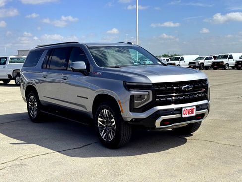 Used 2025 Chevrolet Suburban Z71 image 4