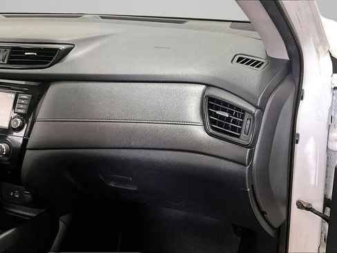 Used 2019 Nissan Rogue SV image 26