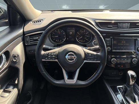 Certified 2020 Nissan Rogue SV FWD image 29