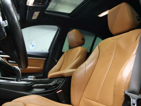 Used 2018 BMW 330i xDrive Sedan w/ M Sport Package image 21