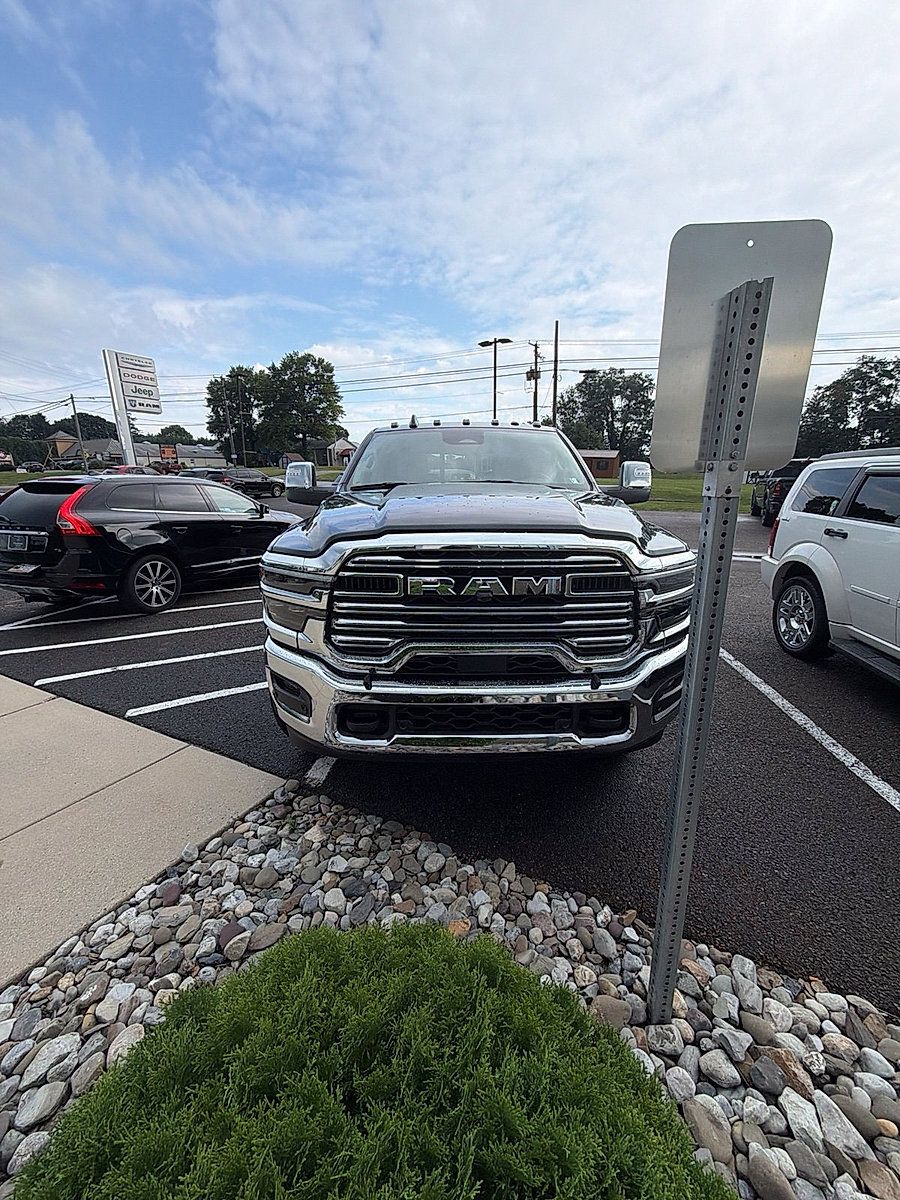 Used 2025 RAM 2500 Laramie w/ Safety Group AWD/4WD image 1