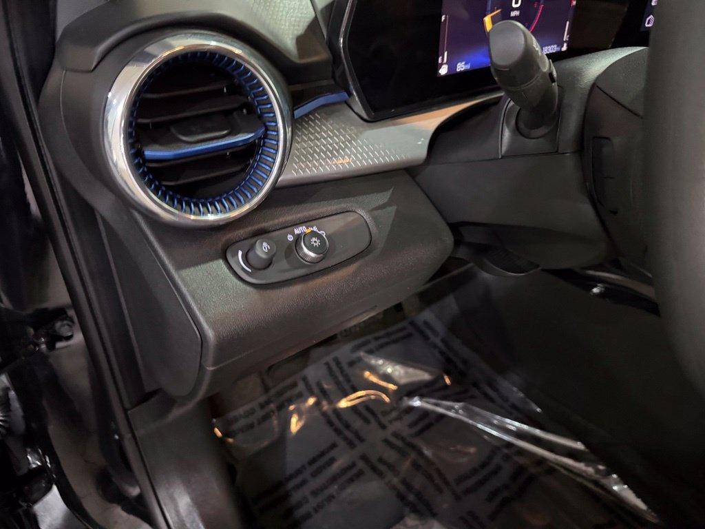 Used 2025 Chevrolet Trax LT FWD image 13