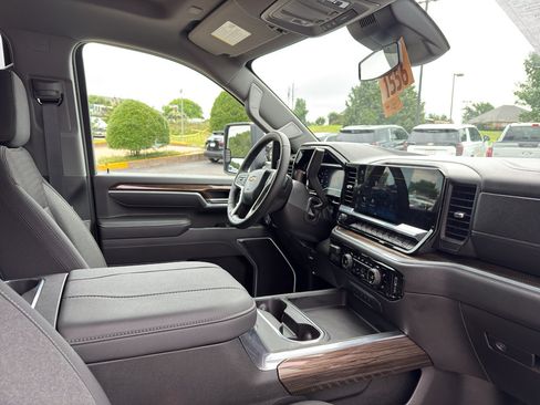 Used 2025 Chevrolet Silverado 2500 LT w/ Convenience Package AWD/4WD image 12