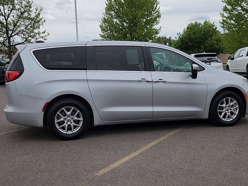 Used 2022 Chrysler Voyager LX FWD image 12