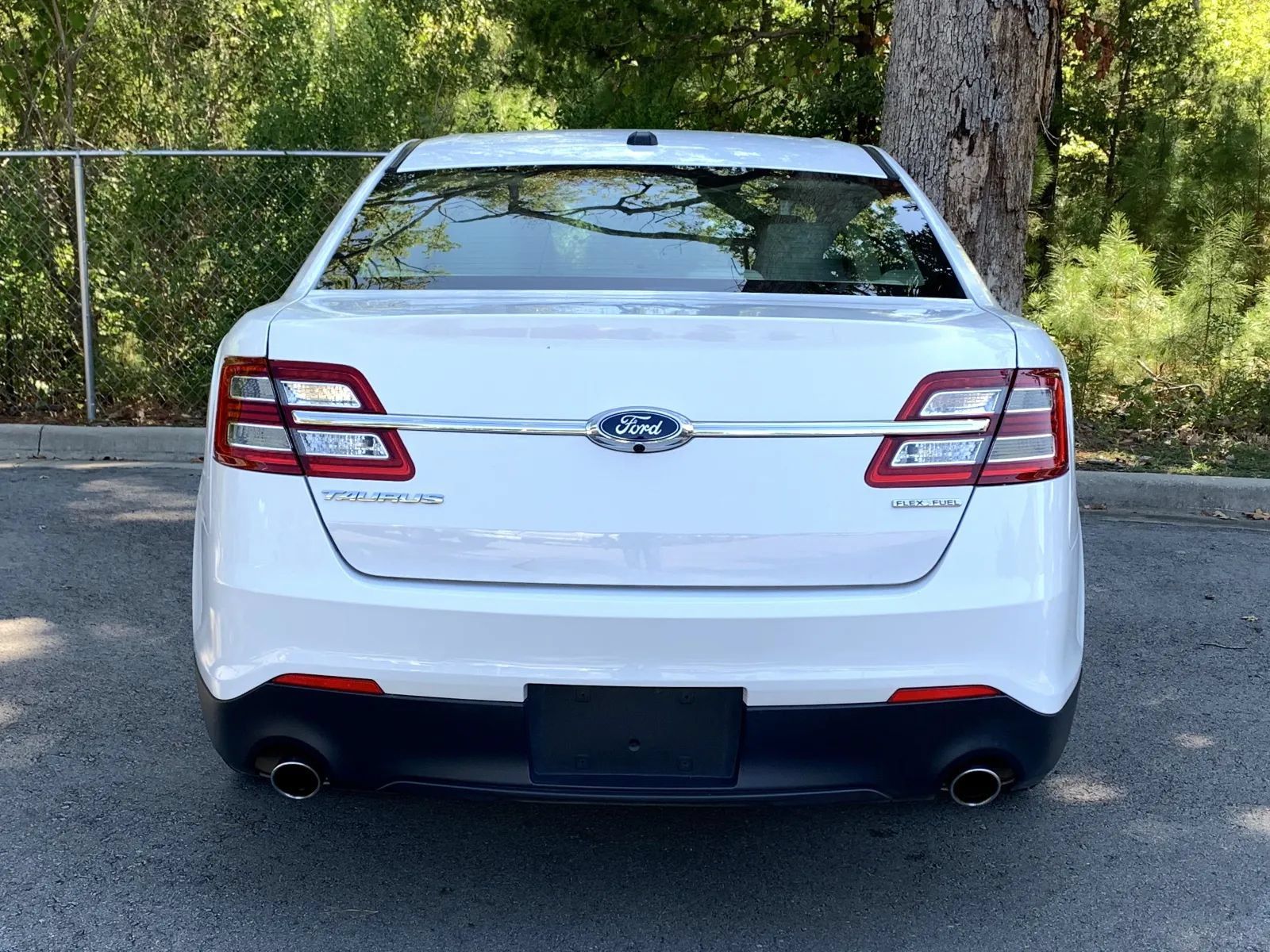 Used 2019 Ford Taurus SE FWD image 6