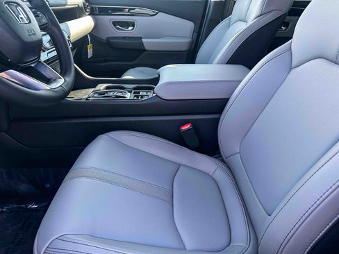 New 2025 Honda Pilot Touring image 10