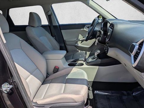 Used 2023 Kia Soul LX w/ LX Technology Package FWD image 19