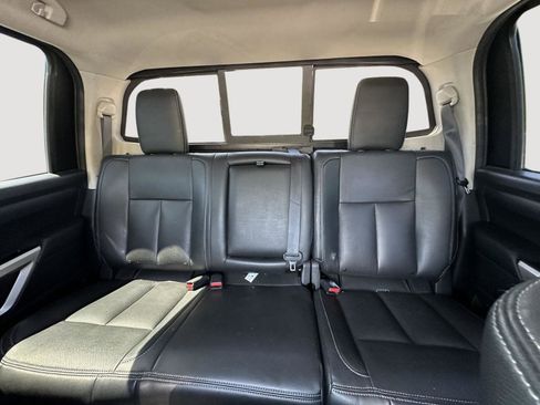 Used 2021 Nissan Titan SV w/ SV Convenience Package image 12