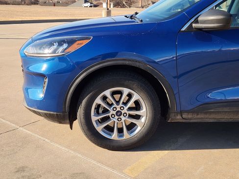 Used 2022 Ford Escape SE image 9